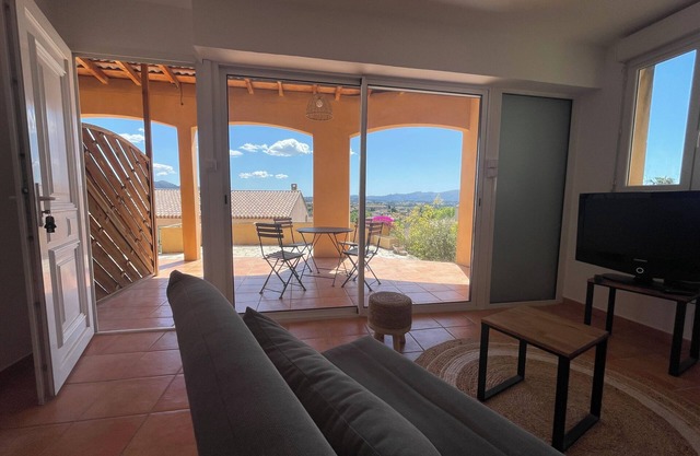 Maisonnette Calme vue Collines Idéal Pour un Couple Avec un Bébé