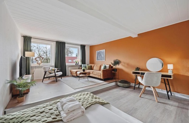 MAISUITES Sperling - Zentrale Ferienwohnung mit Boxspringbett, Kaffeevollautomat, WLAN & seitlichem Seeblick
