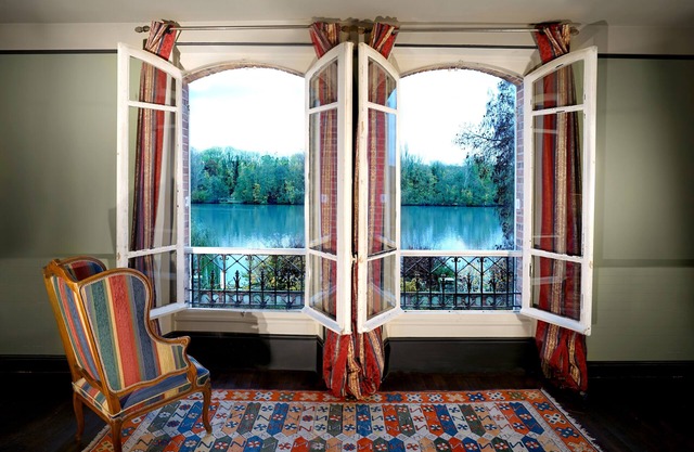 Majestic 19th century "Affolante" on the banks of the Seine at the gateway to Paris and pool house