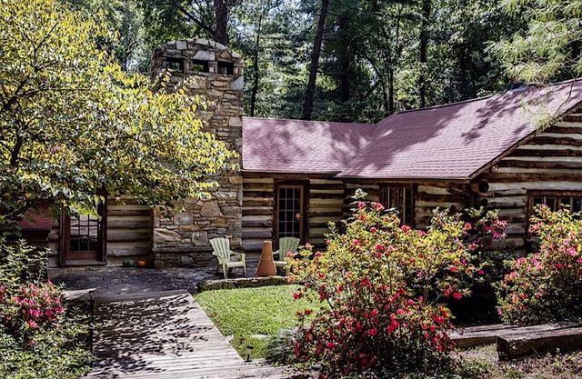 Majestic Getaway Cabin near Wake Forest University