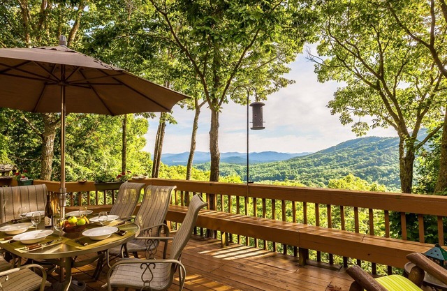 Majestic mountain view, Luxury Home, Total seclusion-Privacy, Hot Tub, Fireplace