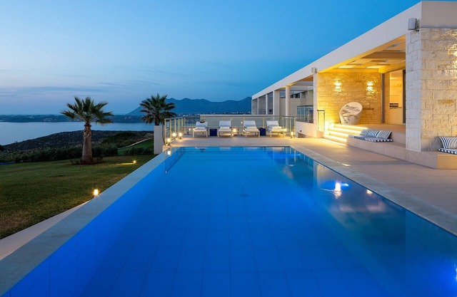 Majestic Sea and Sunset view, private heated pool, Luxury villa