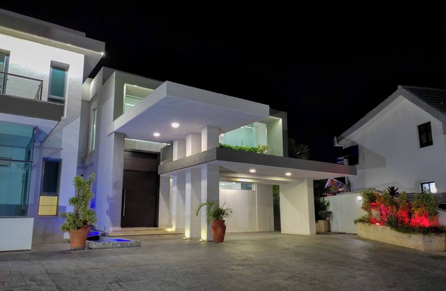 Majestuosa Villa en Lecheria -Anzoategui