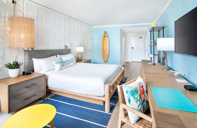 Make Your Trip More Enjoyable! Rooftop Pool, Parking, Pets Allowed!