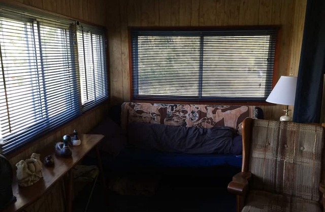 Manitoulin Island Lake Front Cottage with Beach for Rent