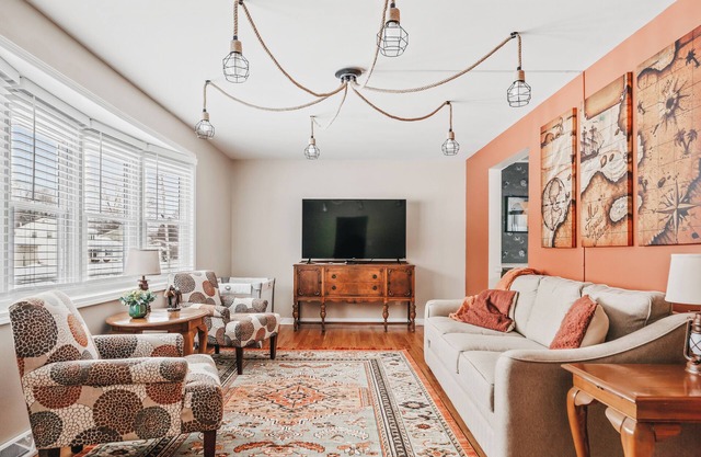 Manlius Getaway: Yard, Sleeps 8
