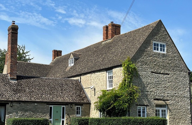 Manor House - sweeping Georgian Manor in a canal-side hamlet