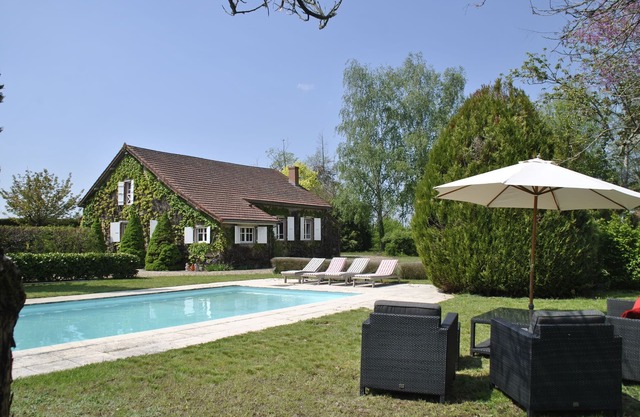 Mansion in Charrin by Loire with Pool