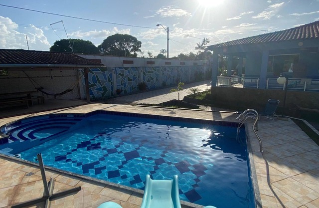 Mansion with swimming pool, barbecue, hot tub, jacuzzi, gym and arena.