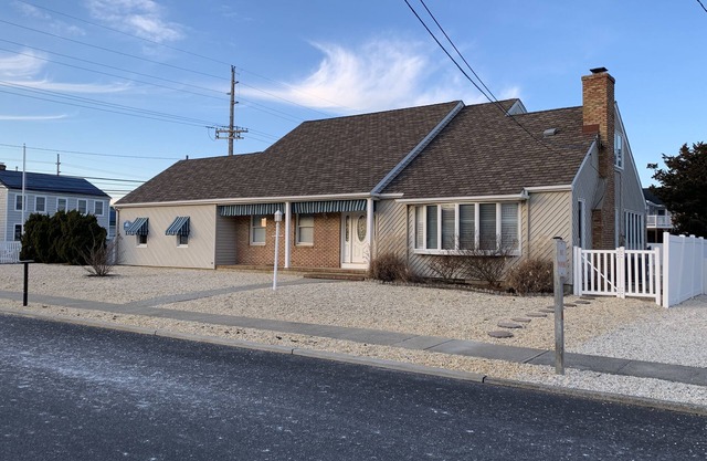 Mantoloking Oceanside Beach House - Private Community. Steps from private beach