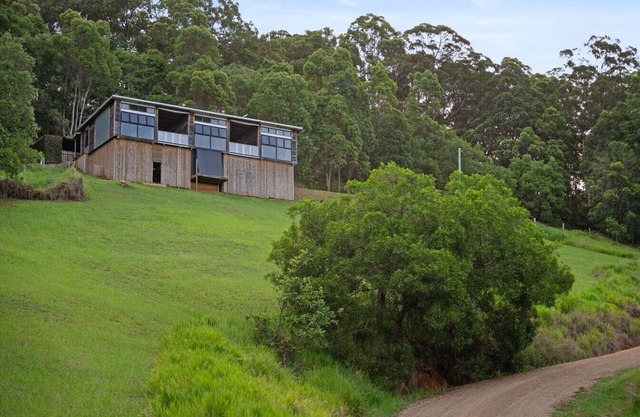 Mantra Guest House: Serene Noosa Hinterland Stay with Views & Private Deck