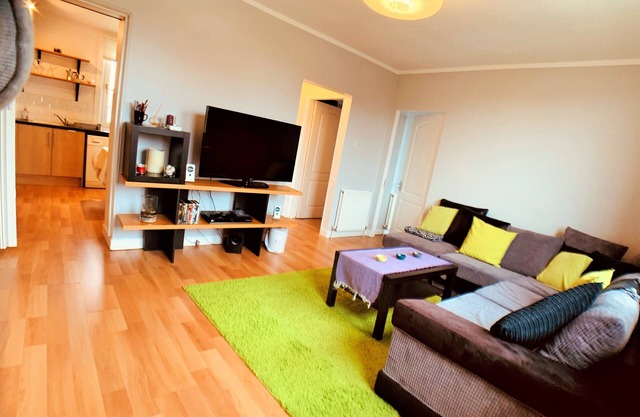 Maria- Bright and Modern City Center Apartment .