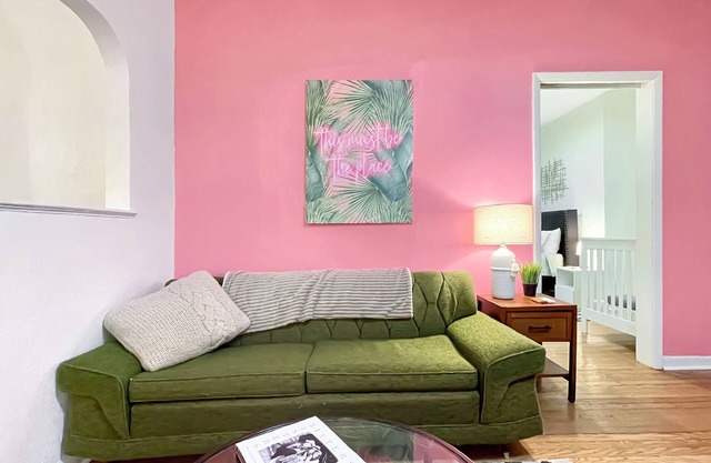 Marilyn's Pink Pony Bungalow - Sleeps 12!