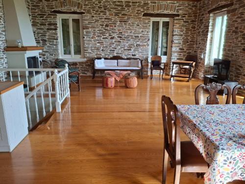 Marina Traditional Stonehouse
