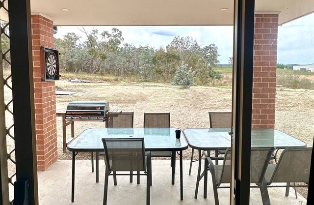 Marulan Rural Getaway - Work Yard