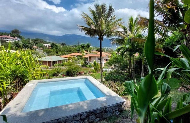 Marvelous bungalow with WiFi in the Yunguilla Valley