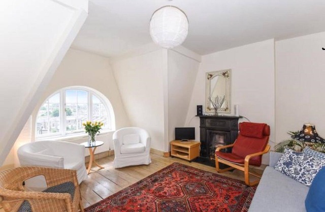 MARY POPPINS PENTHOUSE FLAT - VIEWS ALL ACROSS LONDON!