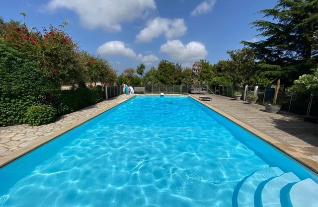 Mas Des Fleurs - Heated pool - Child friendly gardens - Beach 10mins