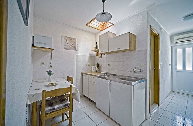Matana Pomena - A2 One bedroom apartment with balcony and sea view