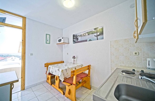 Matana Pomena - A3 One-Bedroom Apartment with Balcony and Park View