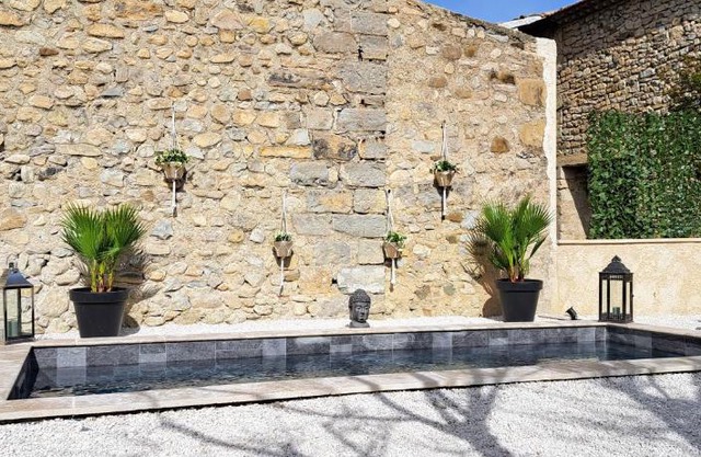 Mazet en provence pour 4, piscine chauffée privée, jardin clos privé, barbecue, chiens admis