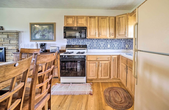 Mcarthur Cabin: Peaceful Getaway on Farm!