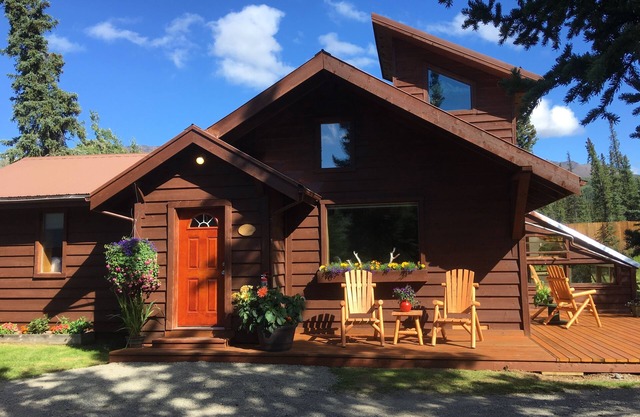 McKinley Creekside Cabins & Cafe'-The Carlo House