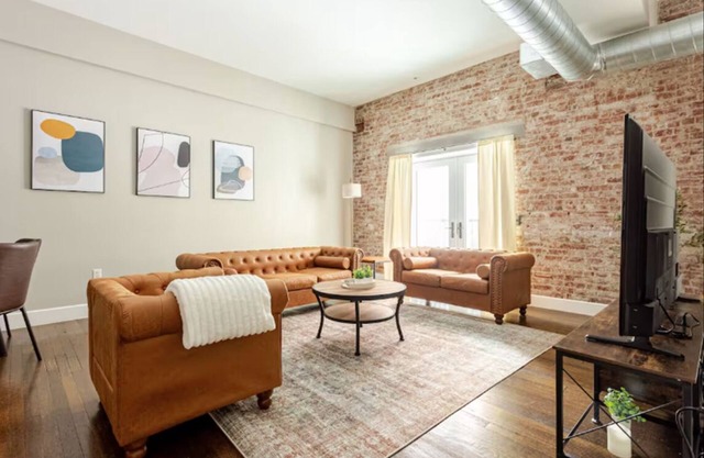 McOuat Place 4C - Luxury 1 Bed Downtown Indy Apartment Prime Location