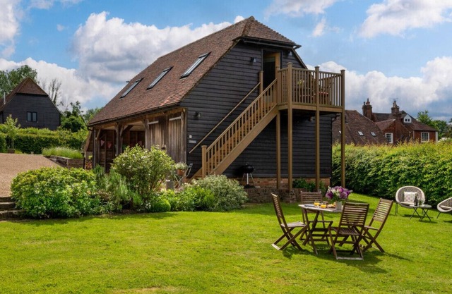 Meadow Loft - One Bedroom Apartment, Sleeps 2