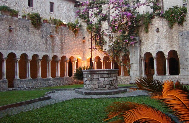 Medieval villa with swimming pool and gazebo in the historic walls - near Rome Naples