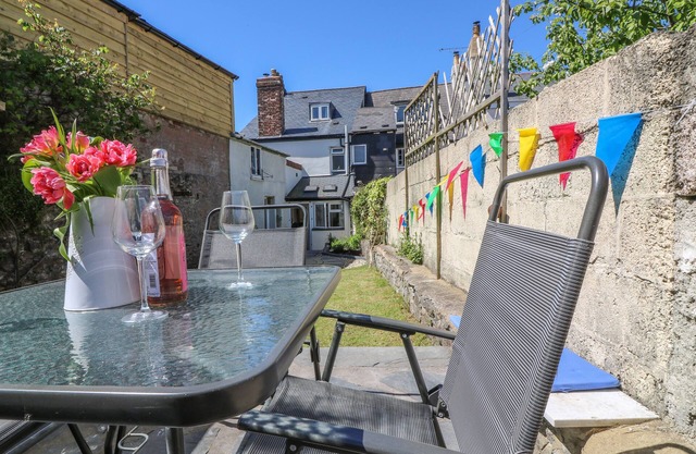 MEDLAND, pet friendly, country holiday cottage in Chudleigh