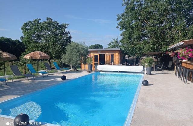 MEDOCAINE HOUSE WITH SALT HEATED POOL 15 mins FROM THE OCEAN