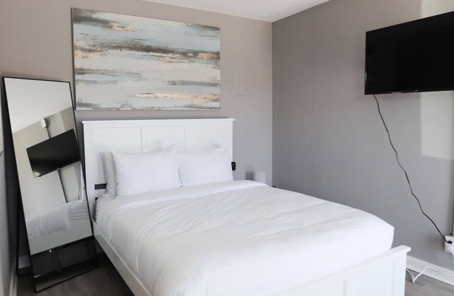 Micro Motel 1 Bed! Su