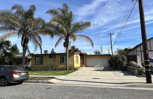 Midterm Rental: Peaceful House with Big Yard, AC, Wifi, Laundry, Tesla Charger.
