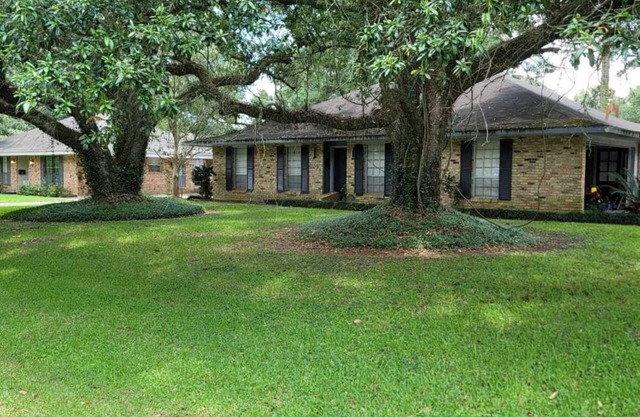 Min from SU! Baker 2BR, 2BA w/gar. nice subd. across from Park w/golf/tennis