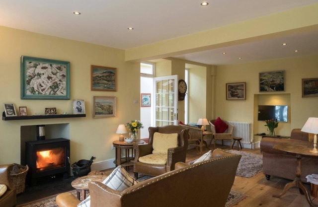 Min y Mor, Newport - Five Bedroom Cottage, Sleeps 10