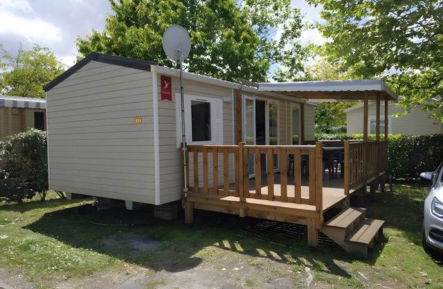 Mobile Home '4 Personnes, Climatisé' with Shared Pool, Private Terrace and Air Conditioning