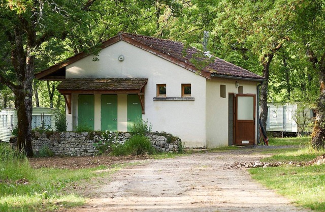 Mobile home in a quiet, natural campsite near Rocamadour