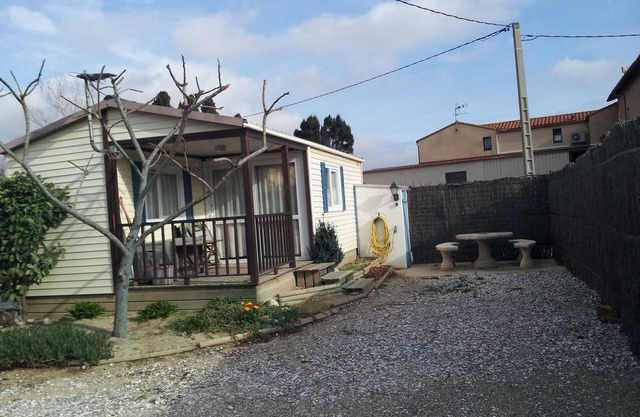 mobile home in the countryside of the city