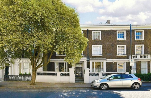 Moden 4 bed flat near Notting Hill & Hyde park.