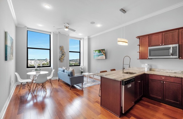 Modern 1BR w/Pool & Gym