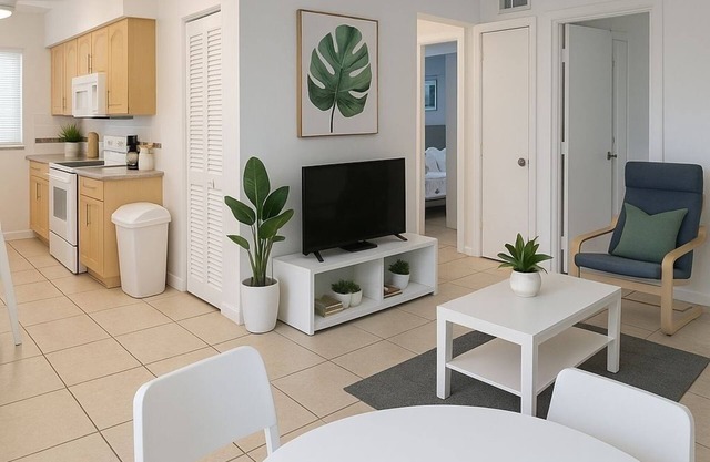 Modern 2 Bedroom Apartment Near Las Olas, and Beach Prime Location
