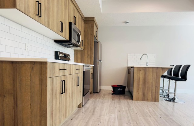 Modern 2-Bedroom Basement Suite for Rent in Prime Downtown Inglewood Location