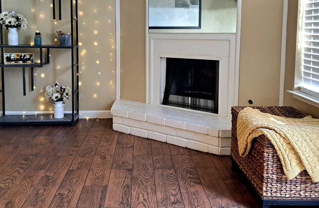 Modern 2 bedroom condo with private backyard