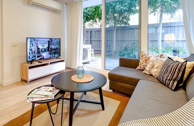 Modern 2B Apartment in Brighton Near Bay Free Parking