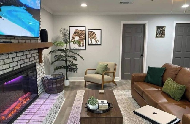 Modern 2BR Aparment near NC ZOO w/Parking