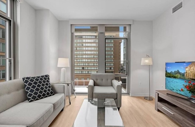 Modern 2BR | Full Kitchen | Near Crystal City Shops | By GLS