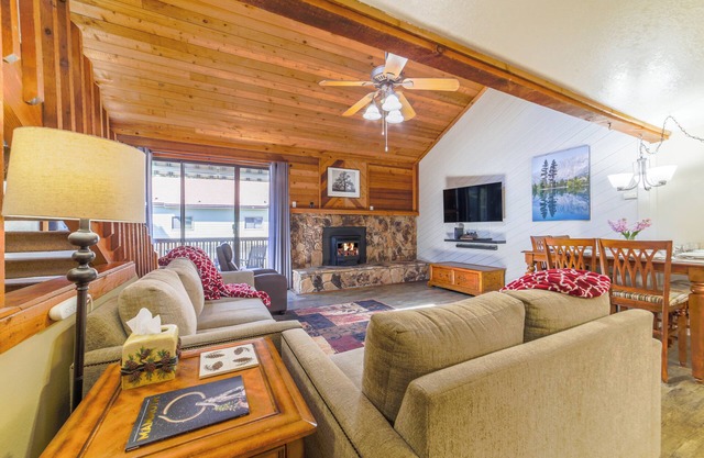 Modern 2BR Loft 3BA Family Ski Trip Pet-Friendly 568