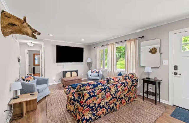 Modern 2BR Pets OK Sleeps 8