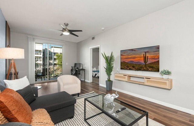 Modern 2BR Pool Gym, Near ASU Mill Ave&Cmelbck Mtn